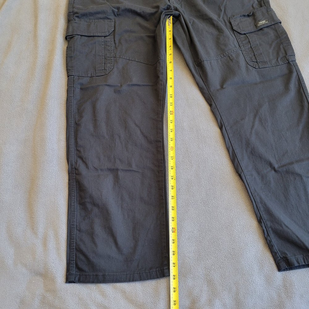 WRANGLER Jeans Mens 40x30 Black RELAXED FIT CARGO Pockets Five Star Premium - Picture 2 of 15